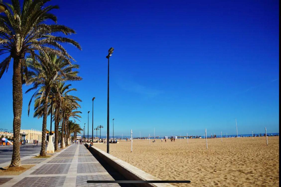 Lovely Apartment Near Beach & Science City Valence Extérieur photo